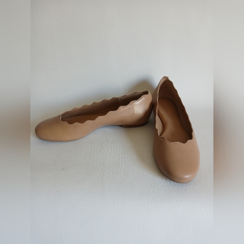 Women's Copper Key Tan Faux Leather Scalloped Edge Ballet Flats Sz6M